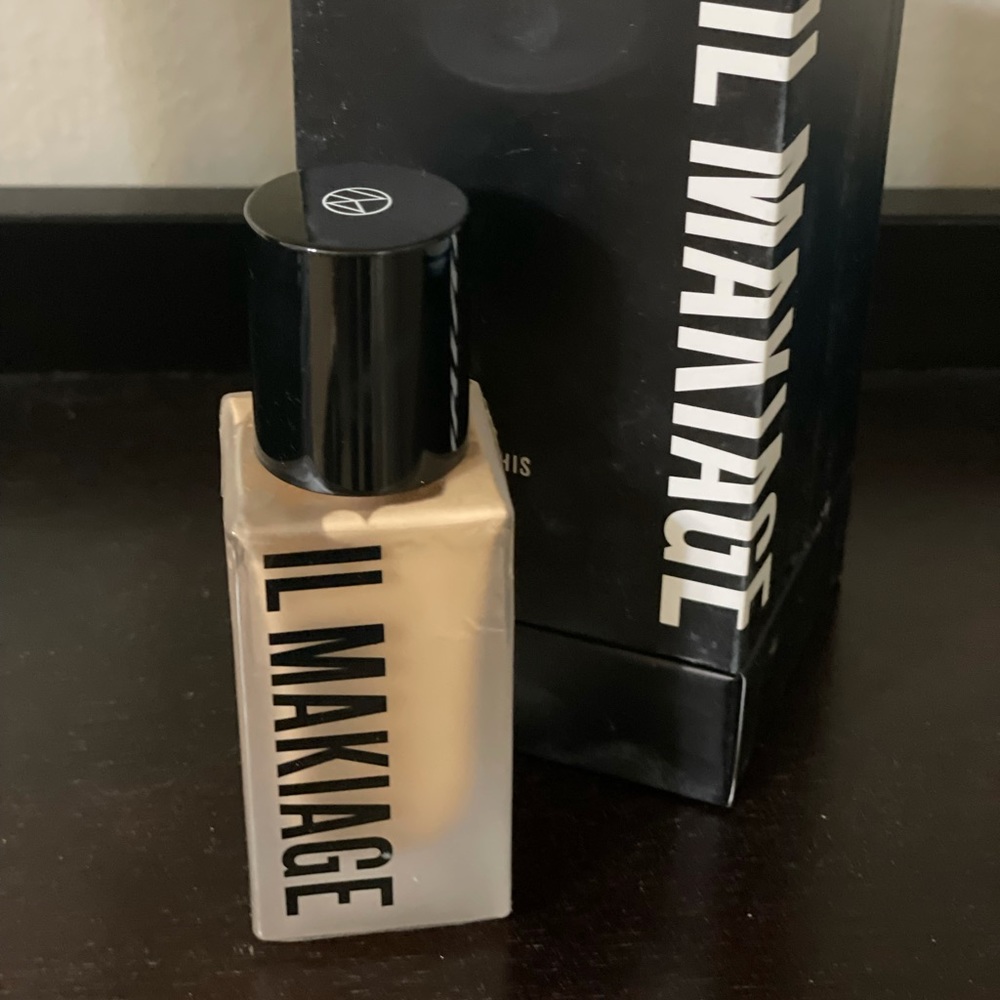 Il Makiage Flawless Base foundation